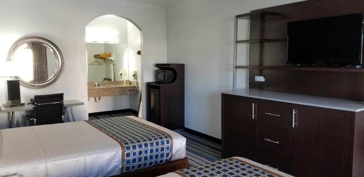 Homebridge Inn And Suites Beaumont Bagian luar foto