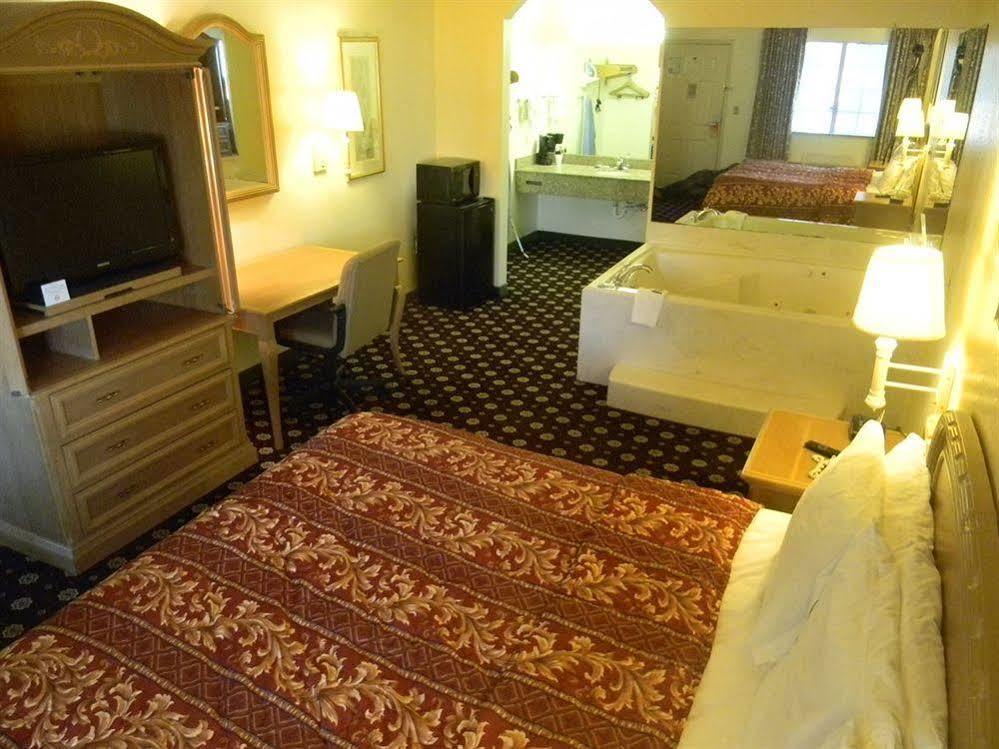 Homebridge Inn And Suites Beaumont Bagian luar foto