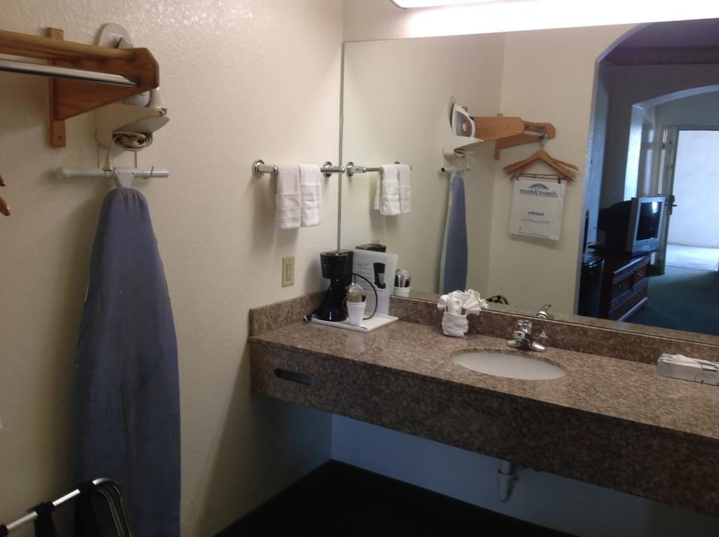 Homebridge Inn And Suites Beaumont Bagian luar foto